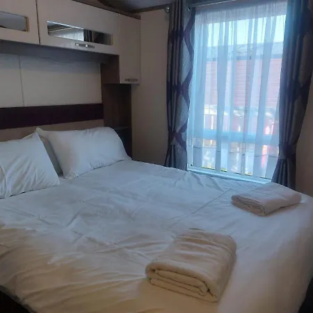Ag 44 - 2 Bedroom * Scarborough